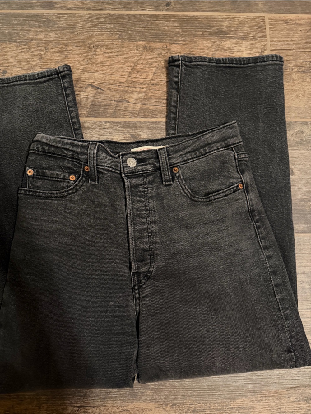 Levi's Women's Black Cropped Straight-Leg Jeans - Picture 6 of 7